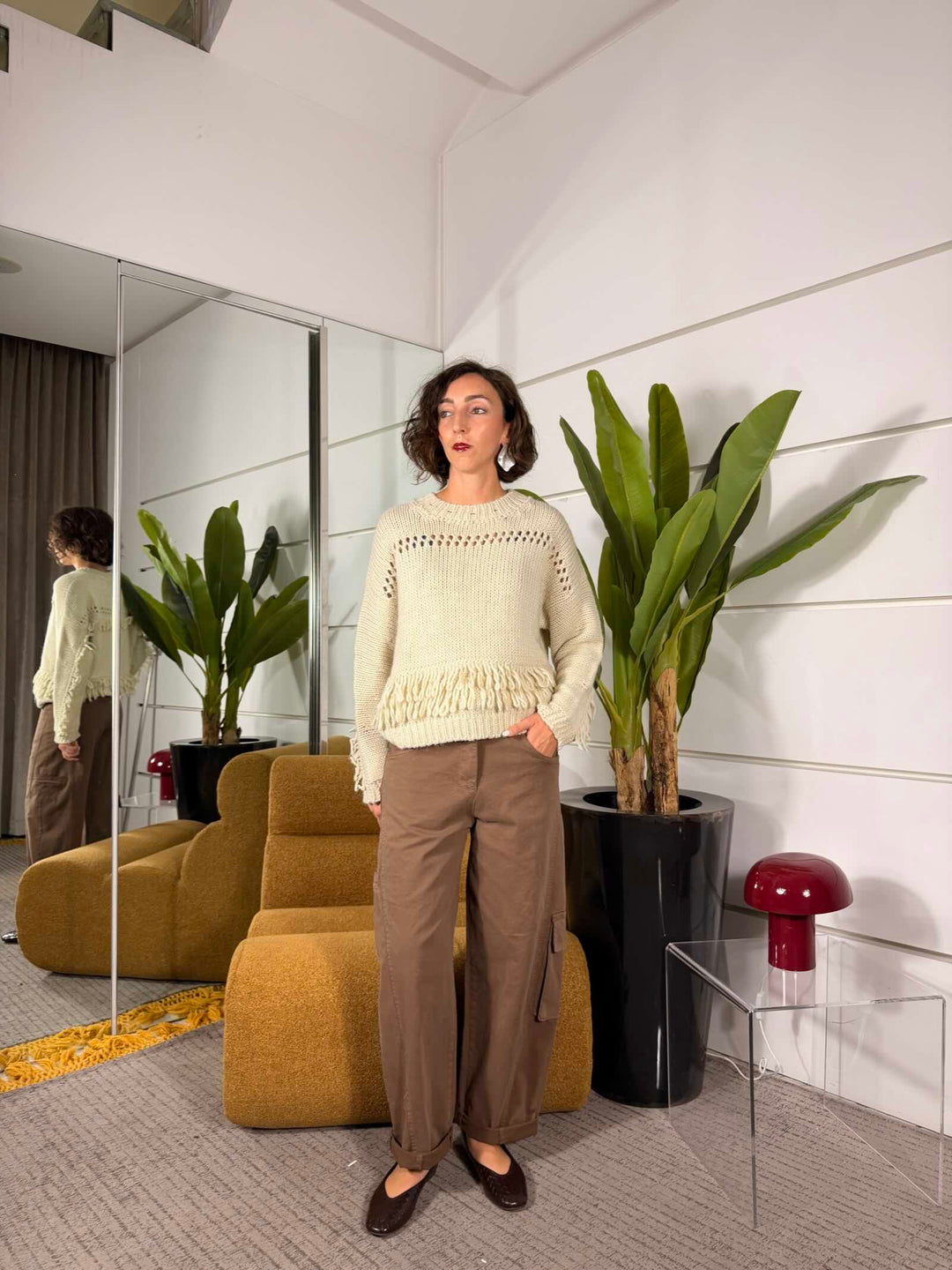 Maglione beige con frange 
