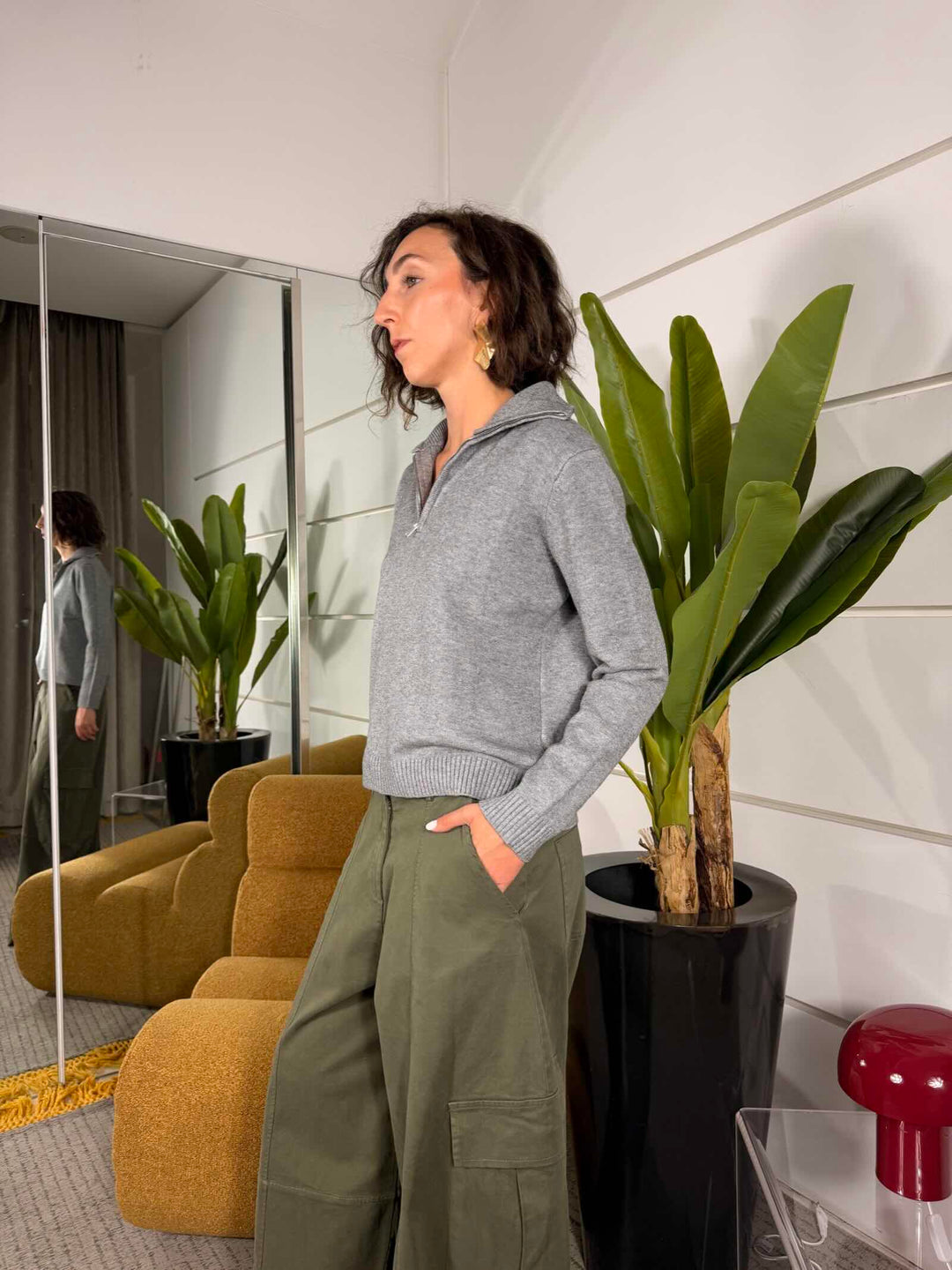 Maglione grigio con zip 