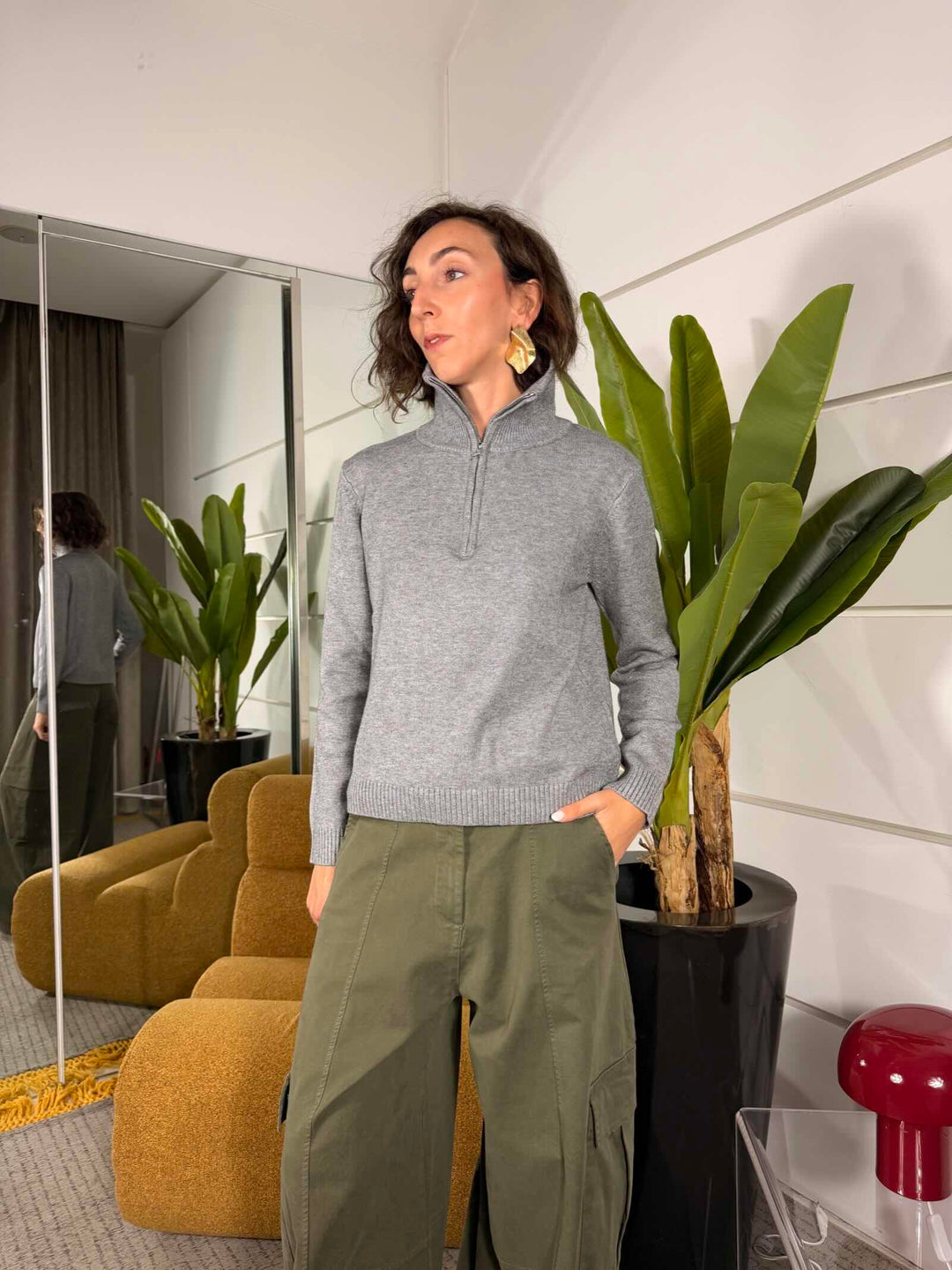 Maglione grigio con zip 