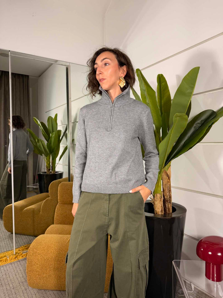 Maglione grigio con zip 