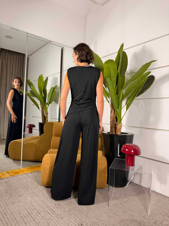 Tuta arricciata con pantalone a palazzo nera 