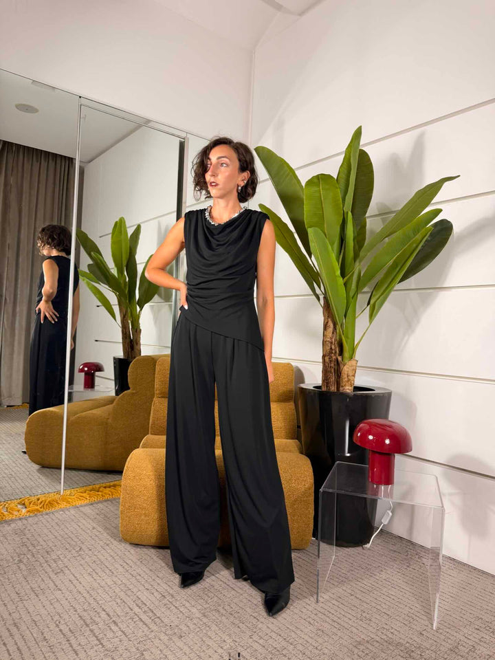 Tuta arricciata con pantalone a palazzo nera 