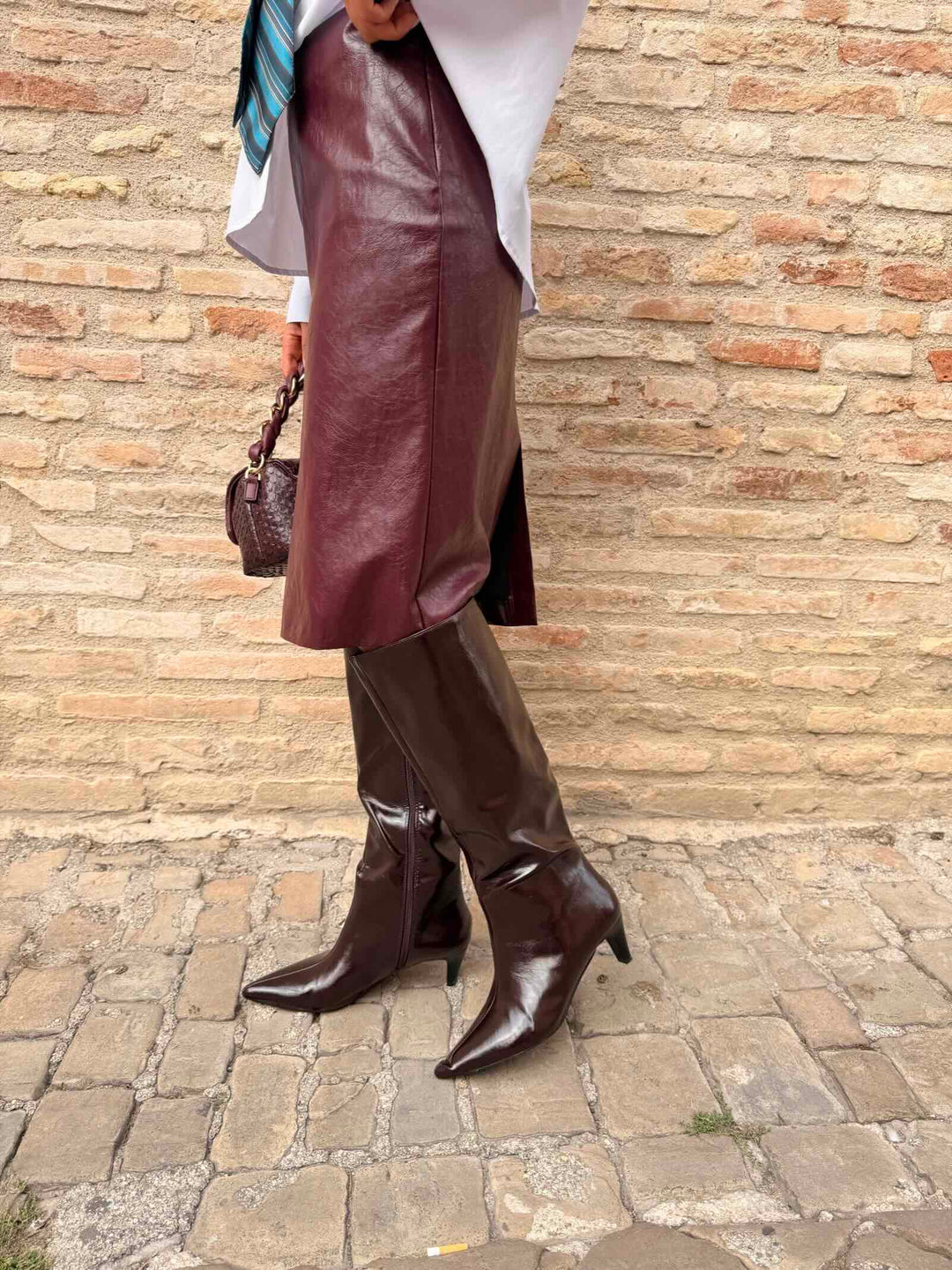 Stivale alto vino in ecopelle effetto lucido 