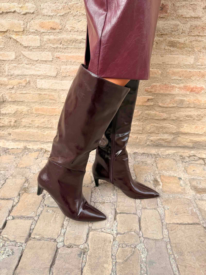 Stivale alto vino in ecopelle effetto lucido 