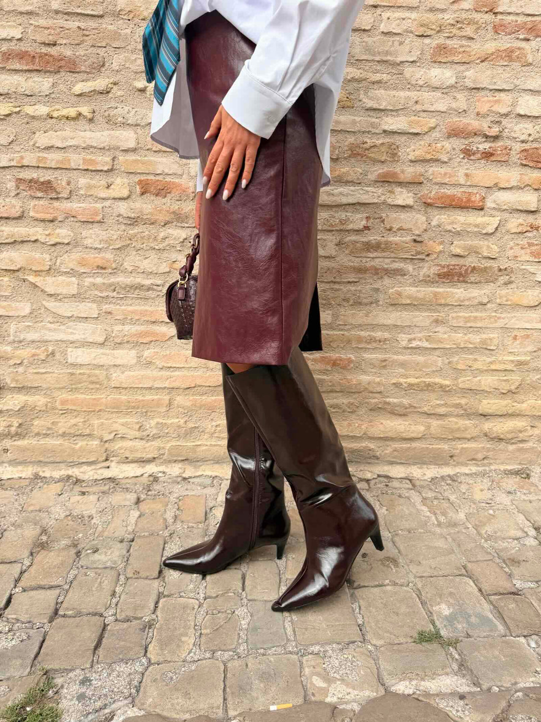 Stivale alto vino in ecopelle effetto lucido 