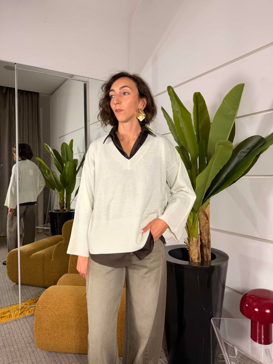 Maglione bianco over scollo a v, manica e polso ampio 100% lana 