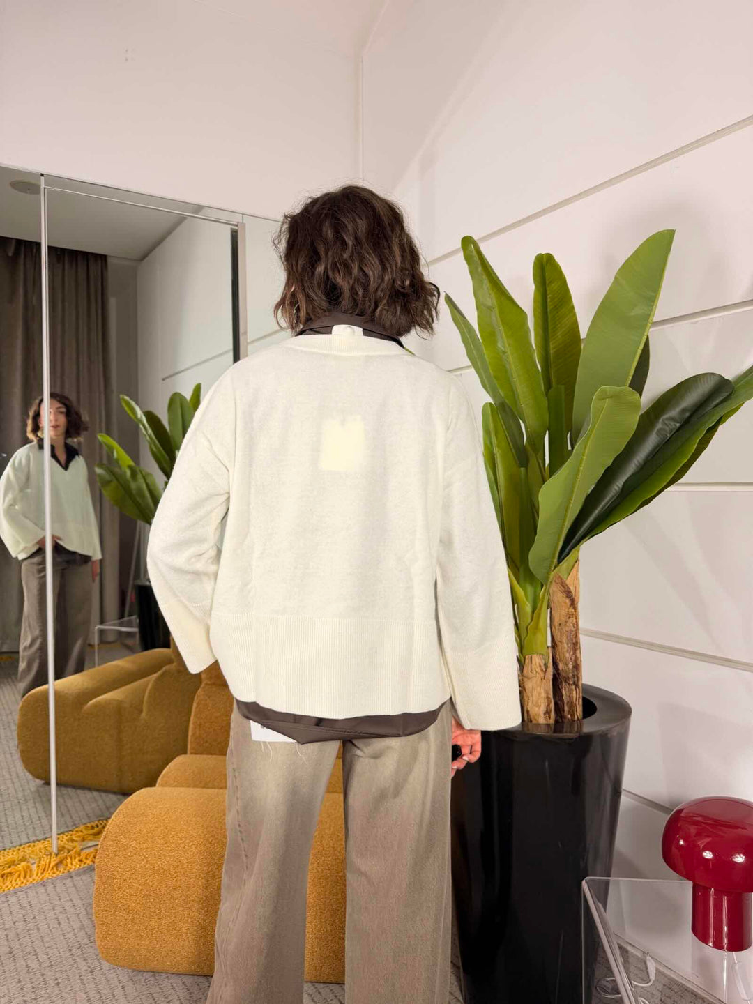 Maglione bianco over scollo a v, manica e polso ampio 