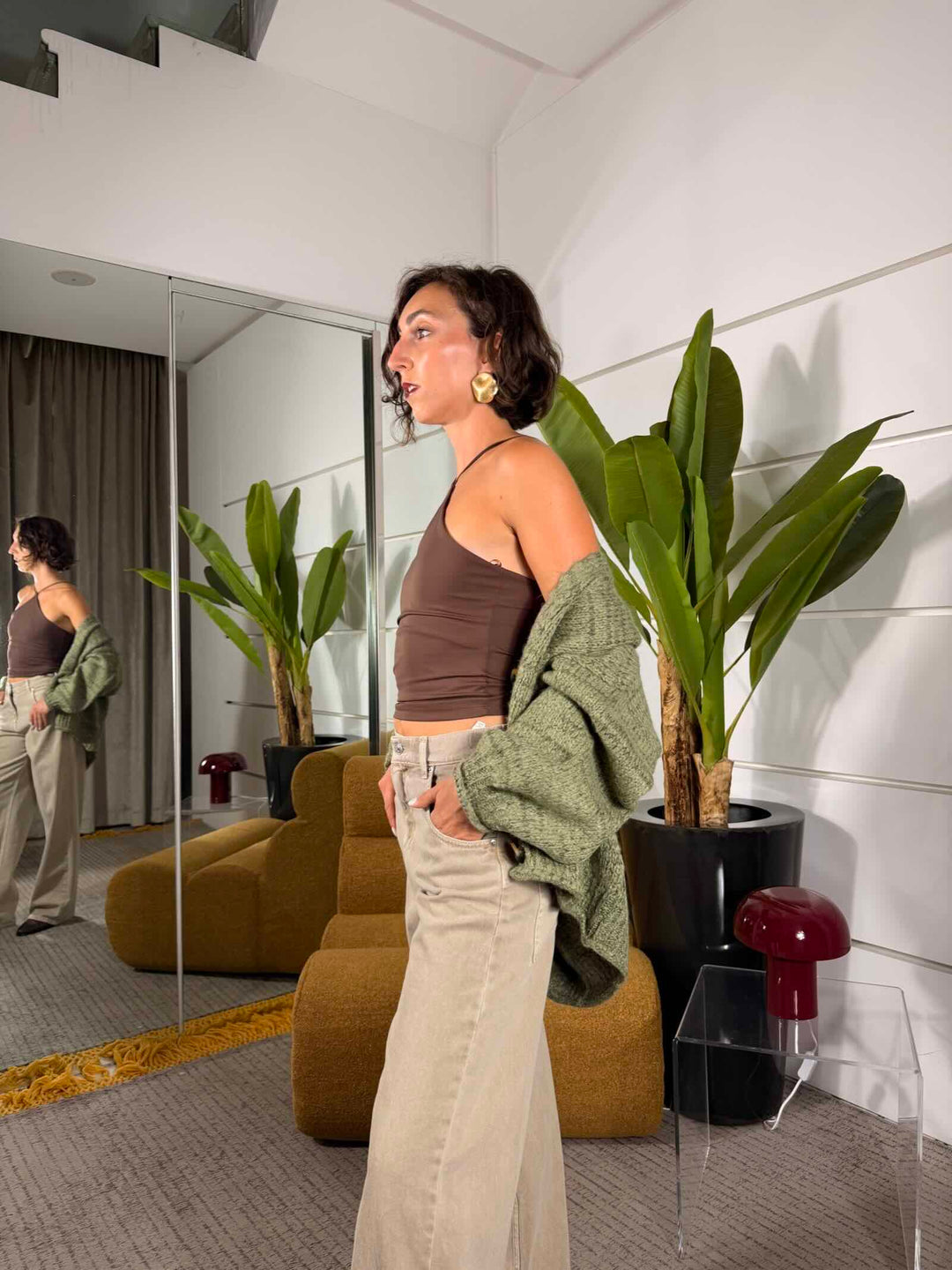 Top elasticizzato con scollo all'americana moro 