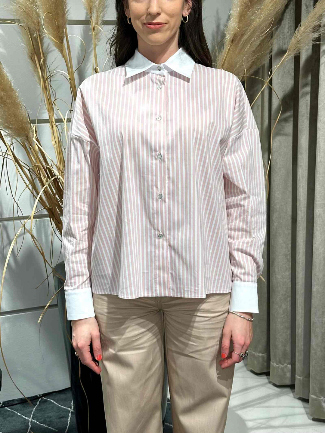 Camicia rigata bianca e rosa