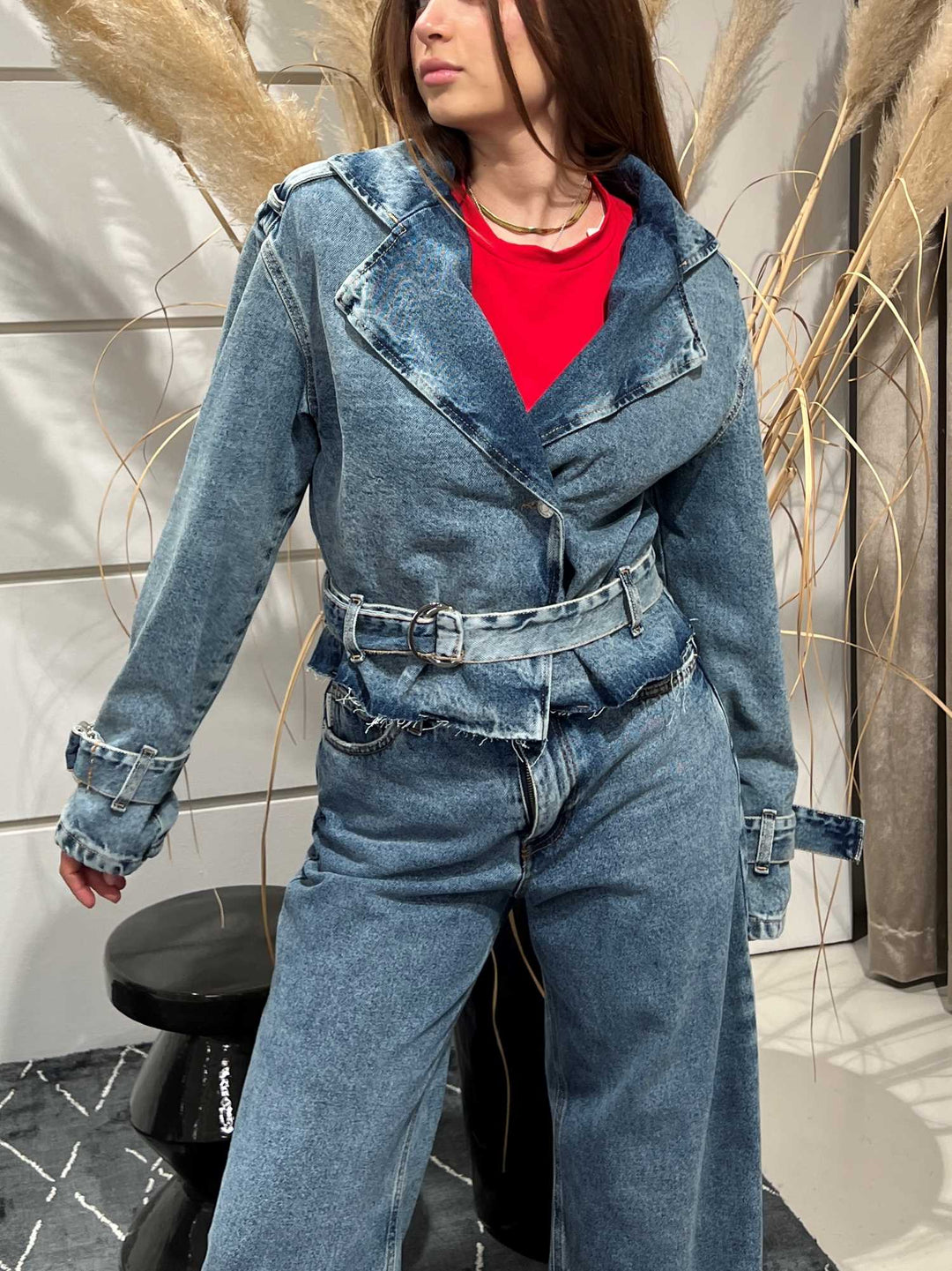 giubbotto chiodo in denim con cinta