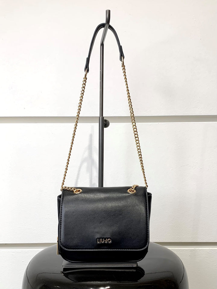 borsa con patta nera