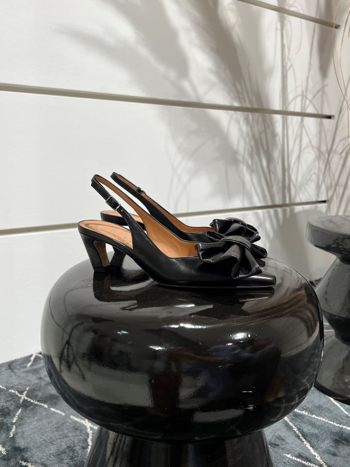 Slingback in pelle nera con fiocco