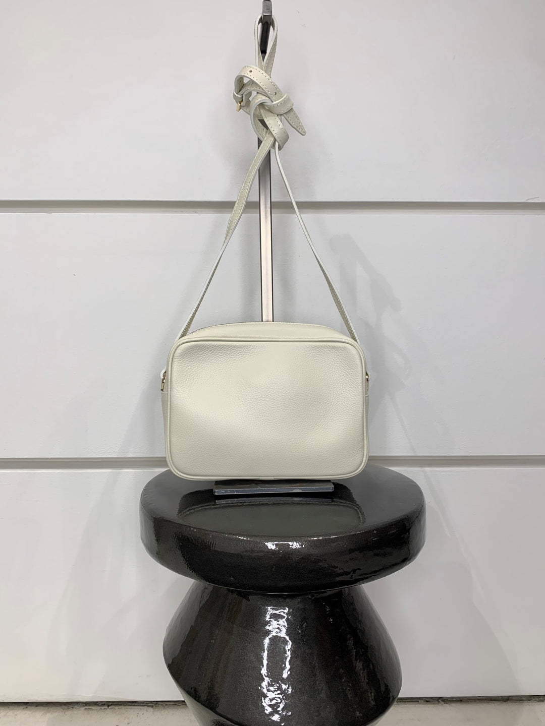 BORSA A TRACOLLA IN PELLE OFF WHITE MARTELLATA CON TRACOLLA