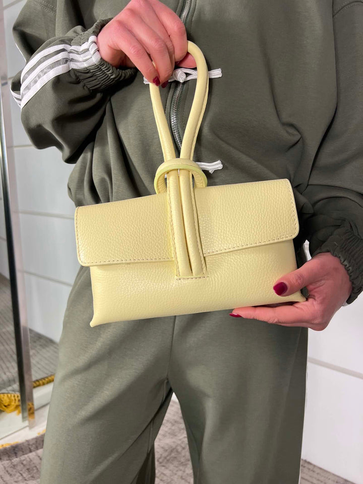 borsa a nodo in pelle, con tracolla in pelle regolabile gialla 200414GIALLO FEMME CAFE SELECTION