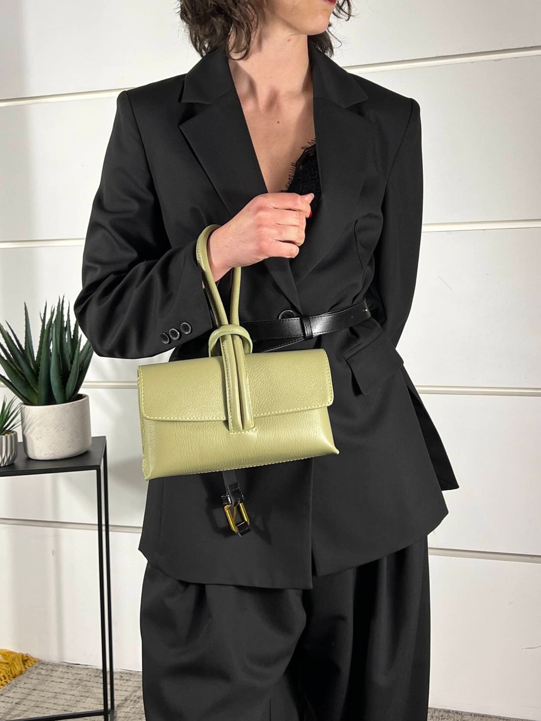 borsa a nodo in pelle con tracolla in pelle regolabile verde pastello 200414VERDE PASTELLO FEMME CAFE SELECTION
