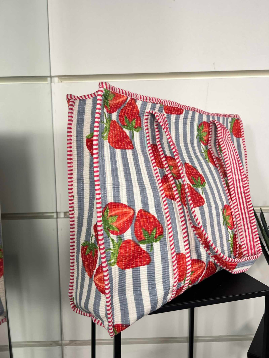 borsa in cotone con stampe, a spalla, chiusura con zip, tasca a parete CO-B0225FRAGOLA/AZZURRO FEMME CAFE SELECTION