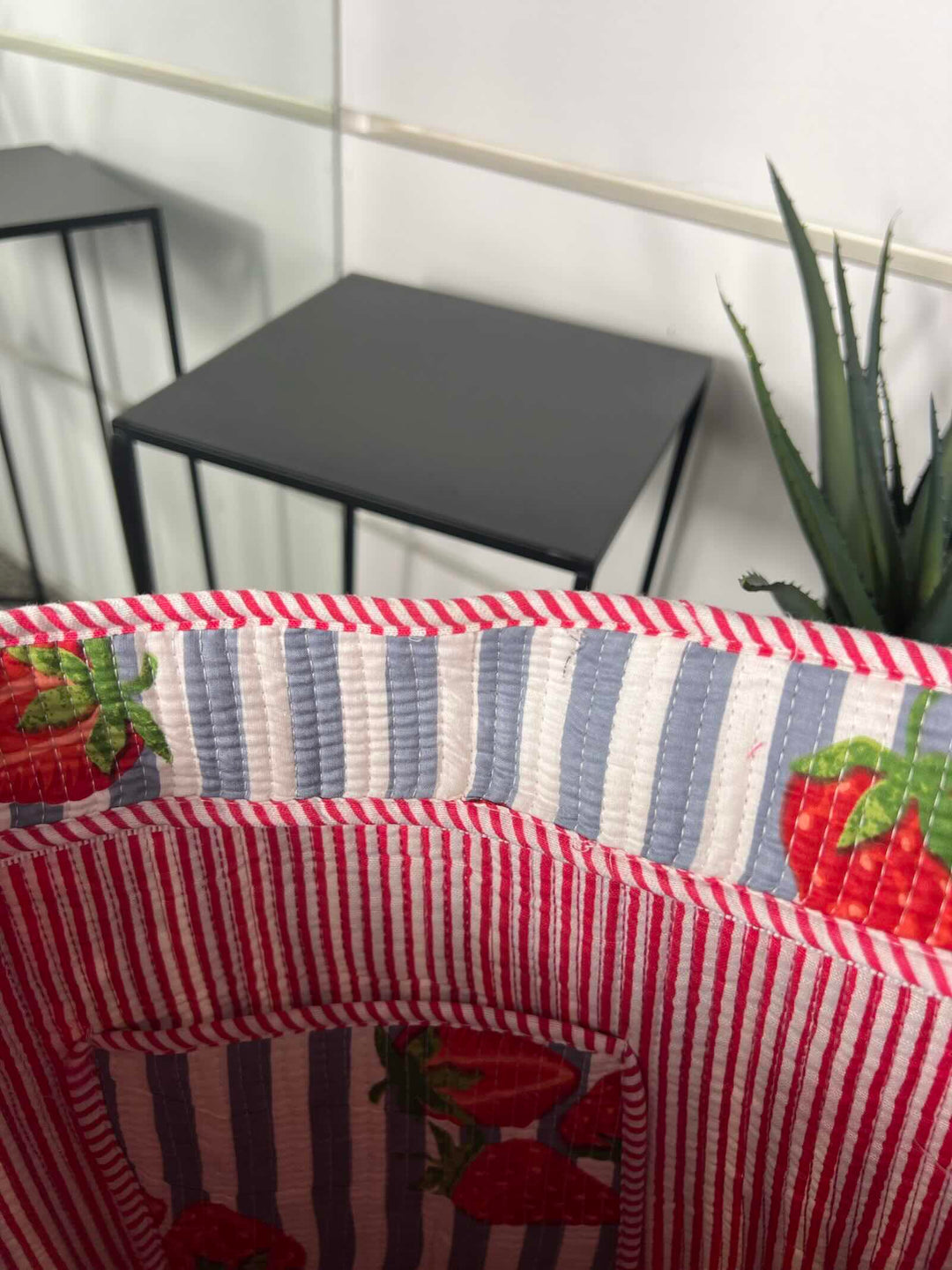 borsa in cotone con stampe, a spalla, chiusura con zip, tasca a parete CO-B0225FRAGOLA/AZZURRO FEMME CAFE SELECTION