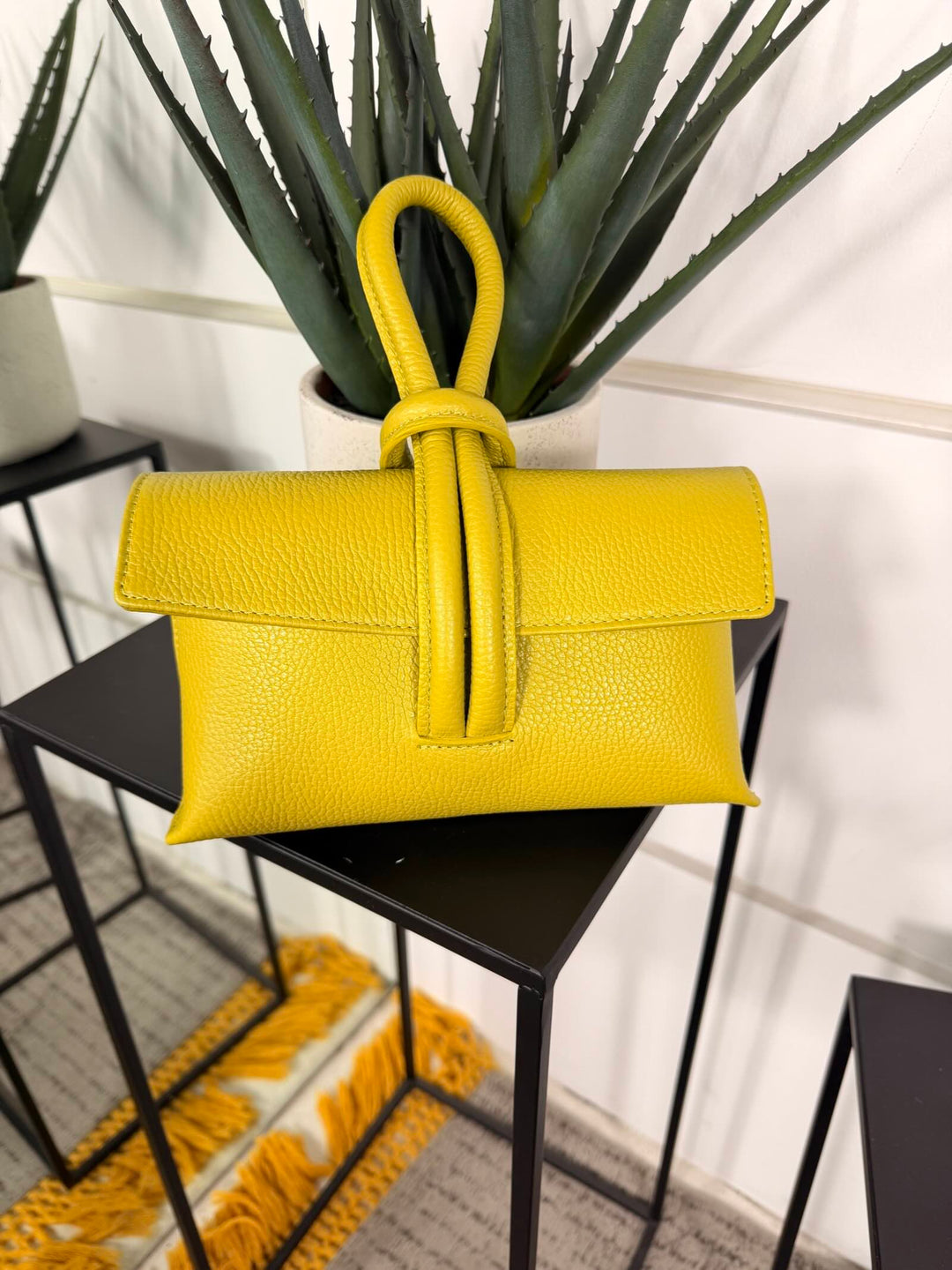 borsa in pelle con nodo e con tracolla regolabile colore lime DO-B0131LIME FEMME CAFE SELECTION