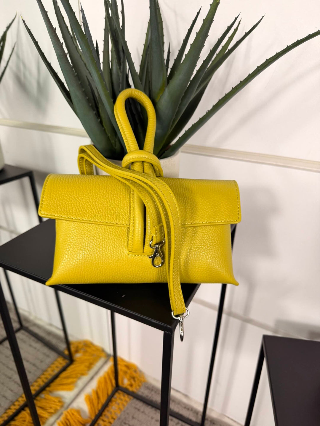 borsa in pelle con nodo e con tracolla regolabile colore lime DO-B0131LIME FEMME CAFE SELECTION