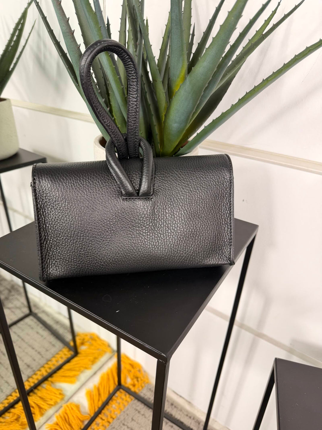 borsa nera in pelle con nodo e con tracolla regolabile DO-B0131NERO FEMME CAFE SELECTION