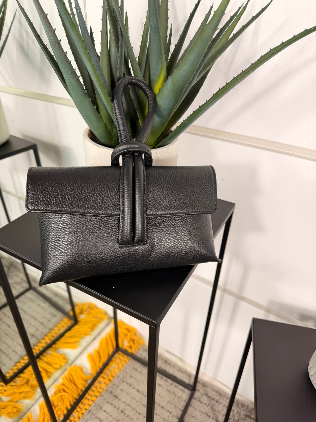 borsa nera in pelle con nodo e con tracolla regolabile DO-B0131NERO FEMME CAFE SELECTION