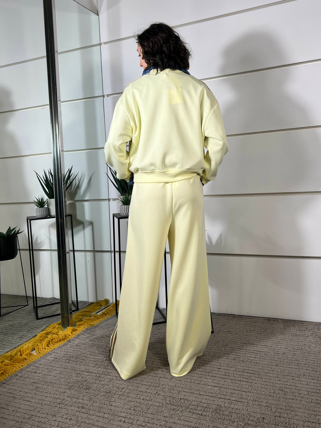 compelto felpa e pantalone con bande a lato giallo 26MP8328/1GIALLO FEMME SELECTION