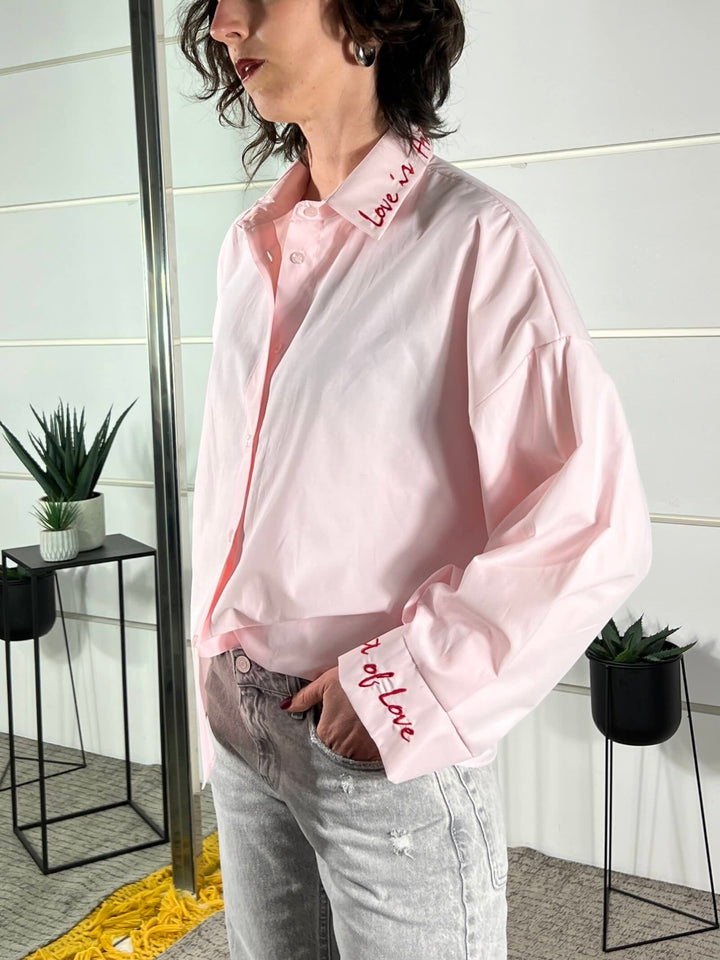 camicia rosa con scritta ricamata rossa CVS-Q155ROSA/ROSSO HAVE ONE