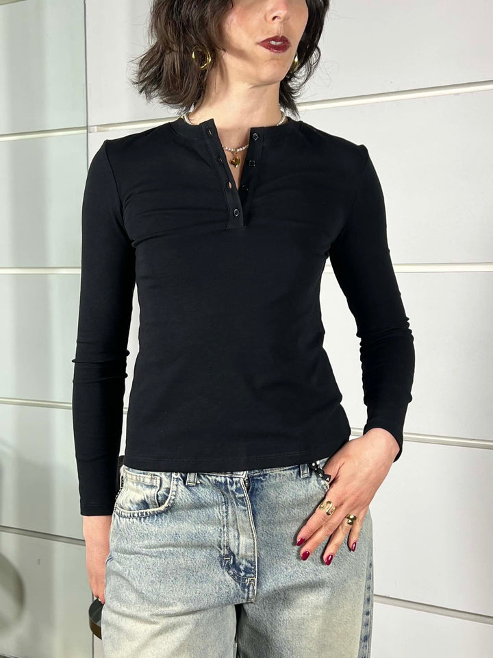 maglia nero girocollo con bottoncini sul davanti LC260027NERO LUMINA