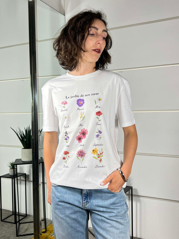 t-shirt scritta le jardin de nos coeur con stampa fiori 