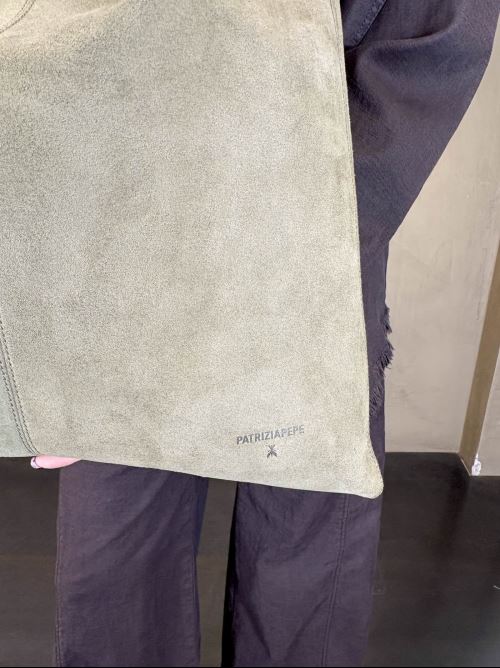 borsa a sacca in suede verde oliva 8B0321L153G626 PATRIZIA PEPE PREVIEW