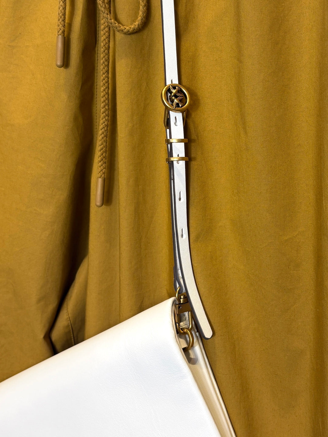 pochette a tracolla bianco seta e oro CLICK SOFT HORIZONTAL CLASSICZ15Q PINKO
