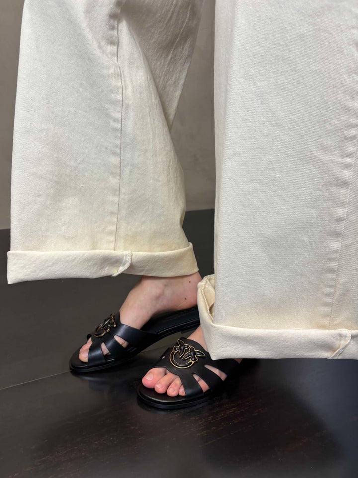 ciabatta in pelle nera con logo oro MILLY 04Z99 PINKO