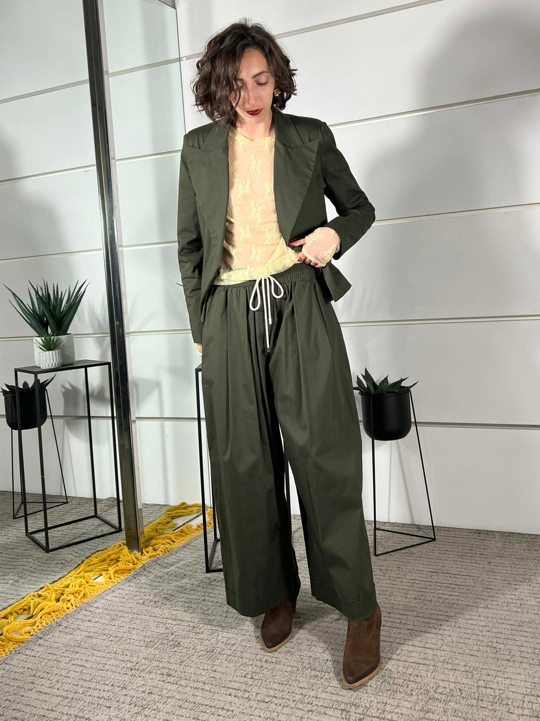pantalone in cotone con coulisse, elastico in vita e pinces verde militare 10235VCERDE MILITARE SUSY MIX