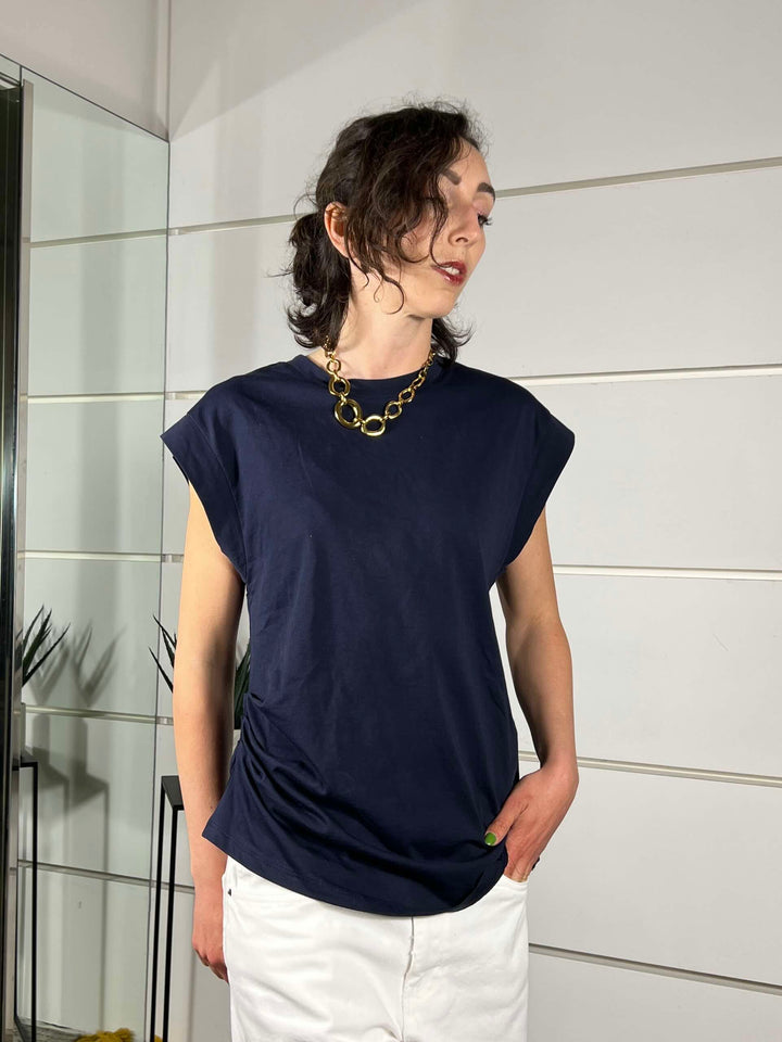 t-shirt smanicata con arricciatura a lato blu 12111BLU SUSY MIX