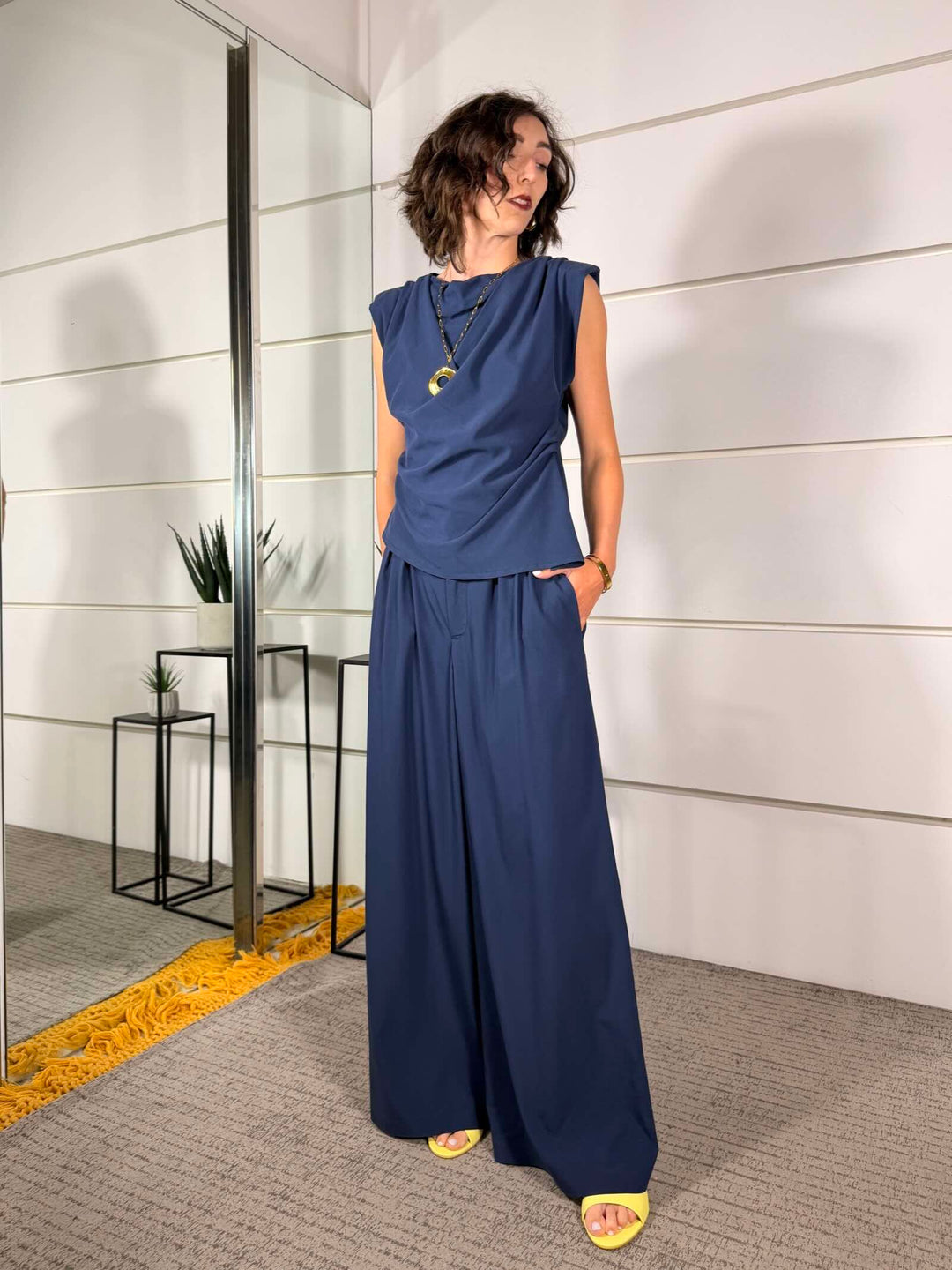 completo blusa arricciata e  pantaloni blu in modal 