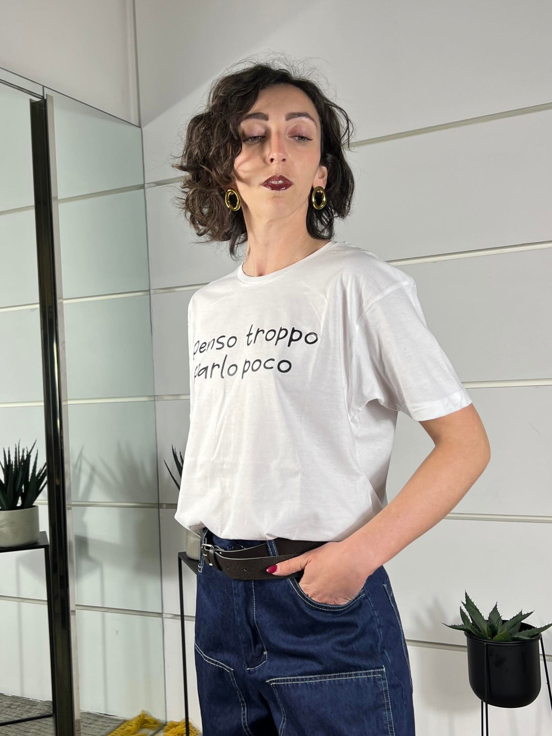 t-shirt con scritta penso troppo parlo poco TSH54BIANCO SUSY MIX
