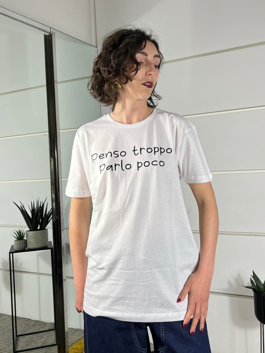 t-shirt con scritta penso troppo parlo poco TSH54BIANCO SUSY MIX
