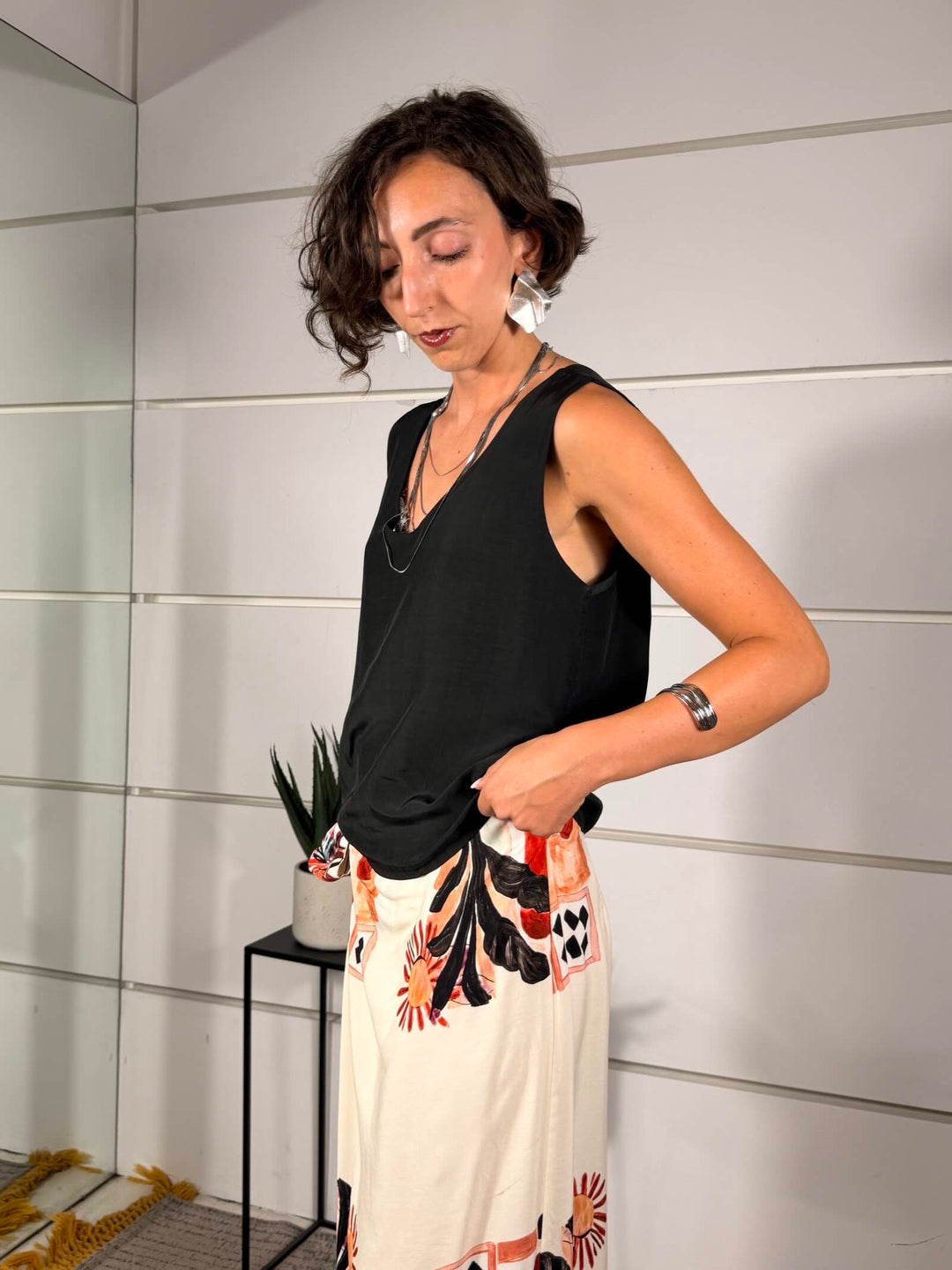 top nero spalla larga 