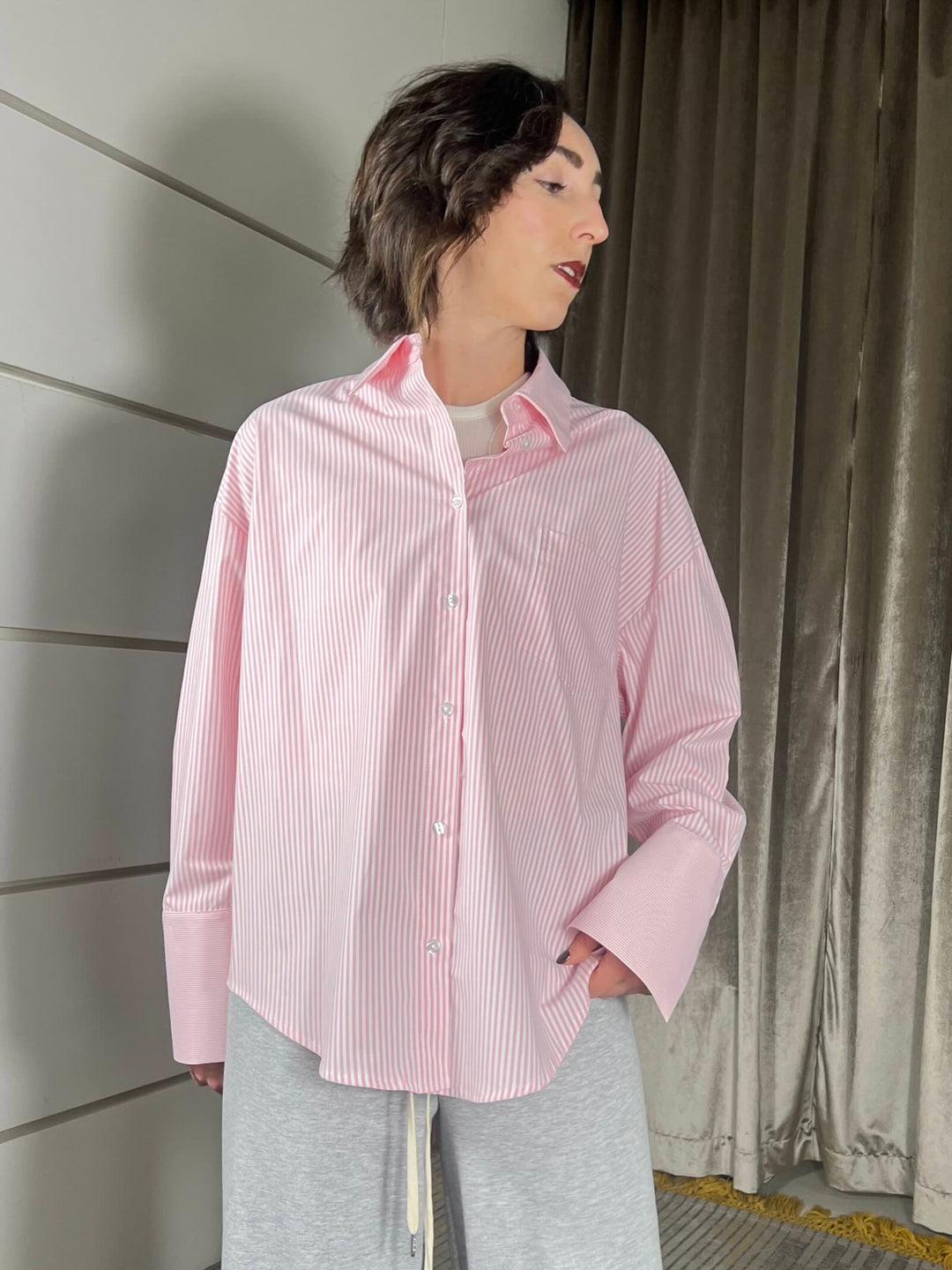 camicia tensione in over a righe con tasca, sfiancata nel retro 26C3794ROSA TENSIONE IN