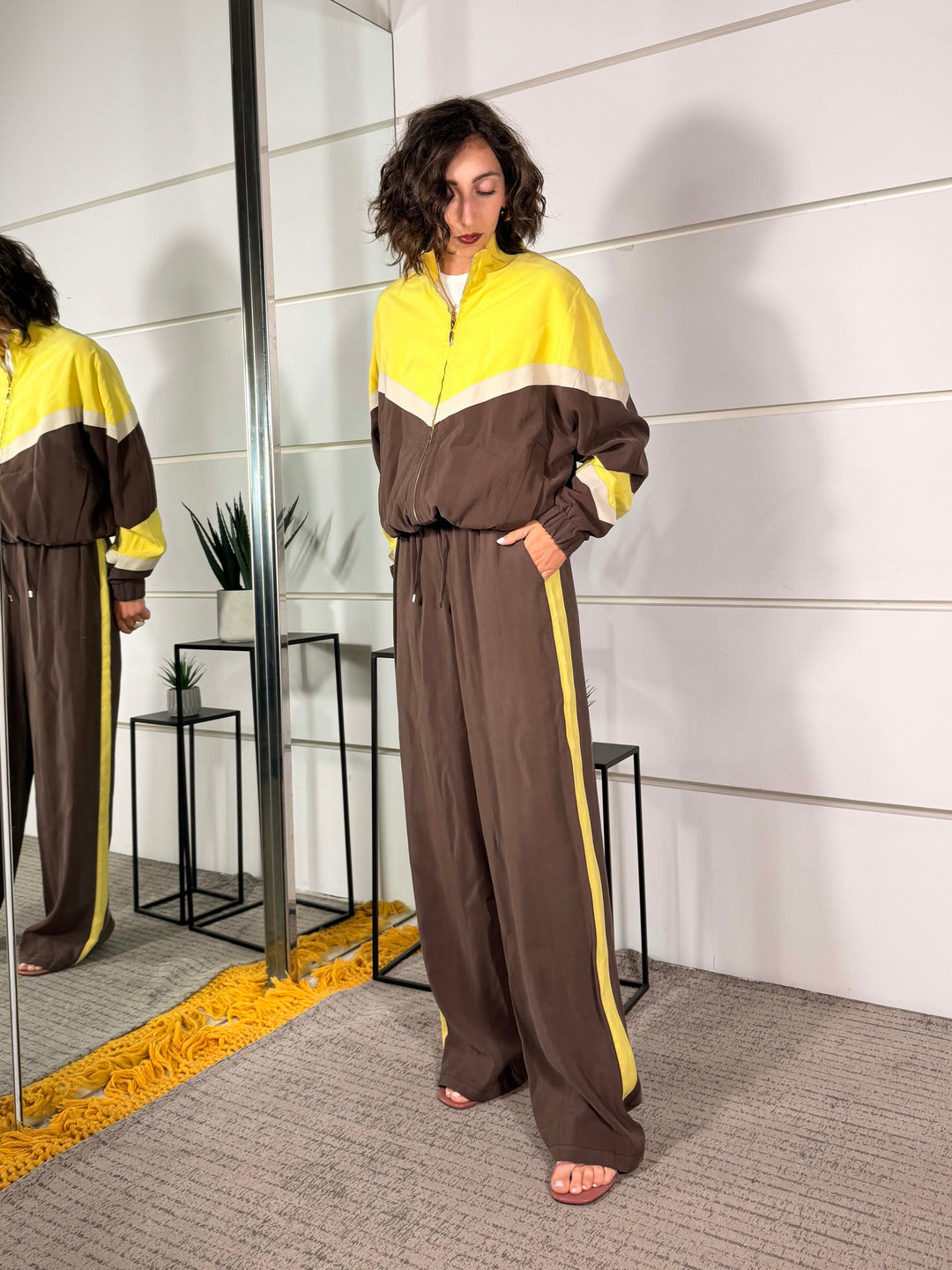 pantalone con banda laterale elastico in vita moro e giallo 26P4584MORO/GIALLO TENSIONE IN