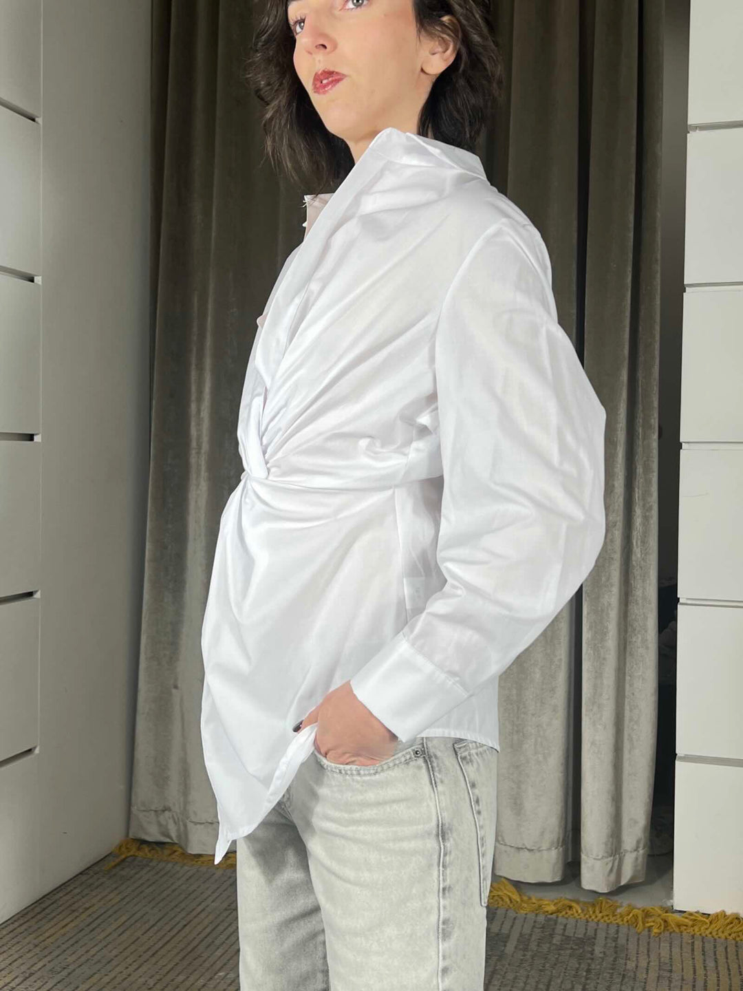 camicia bianca con nodo davanti PE260046BIANCO TENSIONE IN