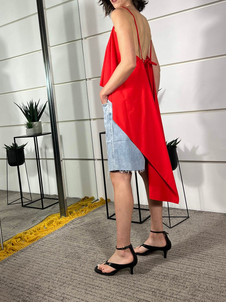 top on cotone con spallina e strascico nel retro rosso T50142ATROSSO TENSIONE IN