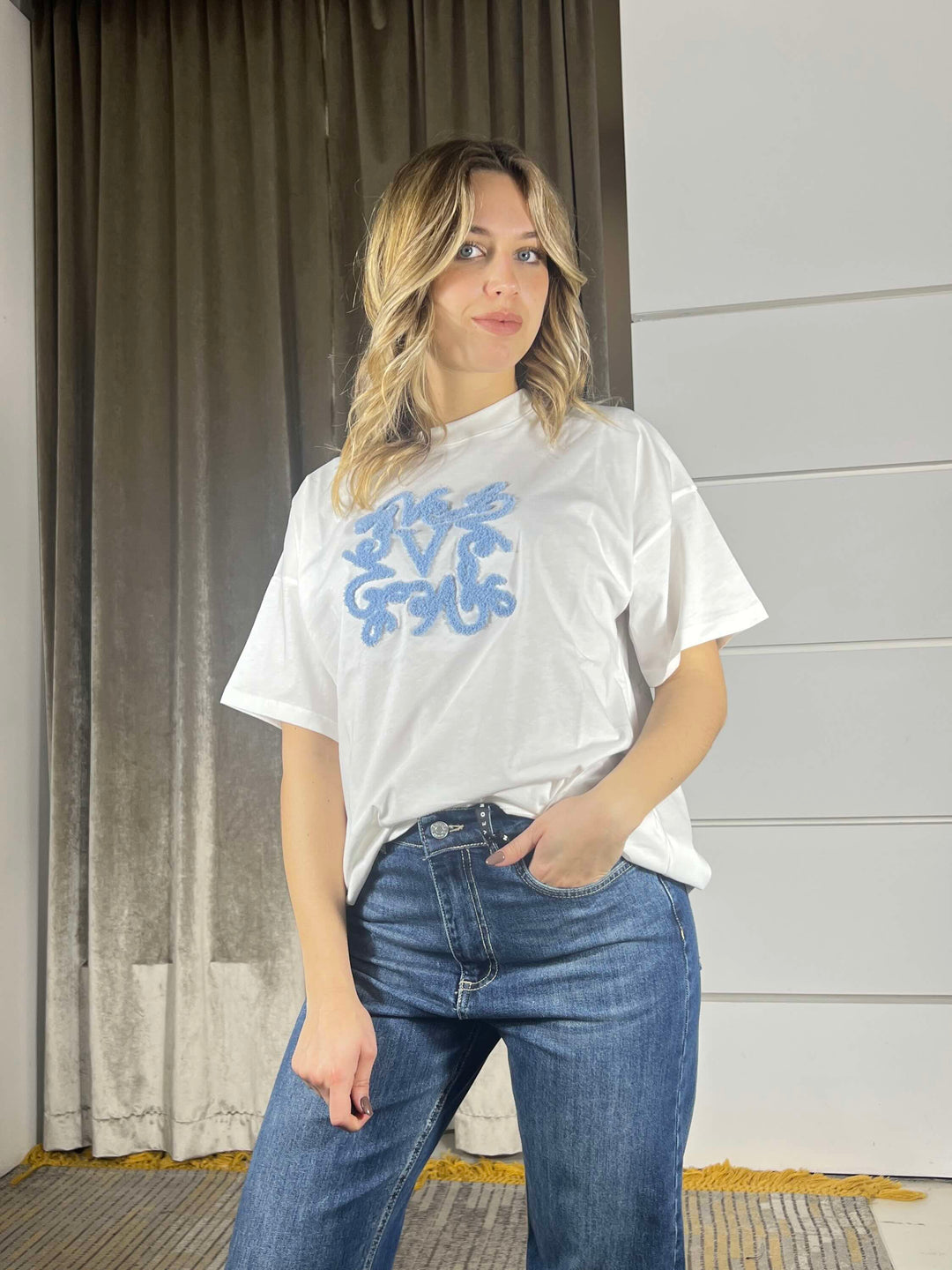 t-shirt con logo bouclè bianca e celeste RAB0045BIANCO/CELESTE VICOLO