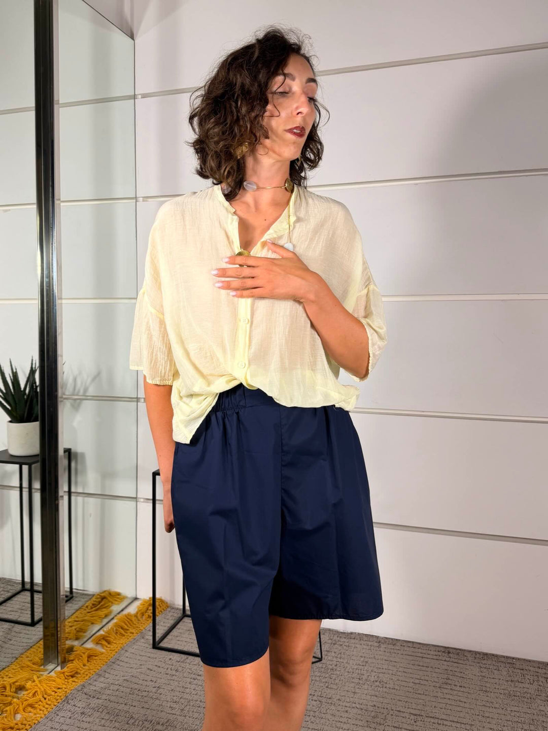 camicia in mussola di cotone giallina 