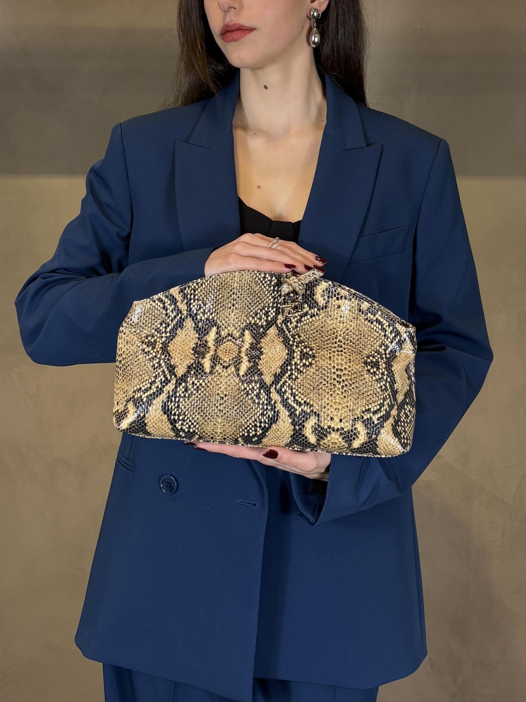 borsa clutch in ecopitone nera e tortora XIRA8404 CARLA G. ACCESSORI