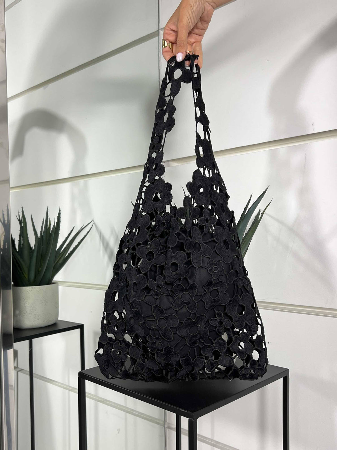 borsa a spalla con fiori nera FF27386BLACK FEMME CAFE SELECTION
