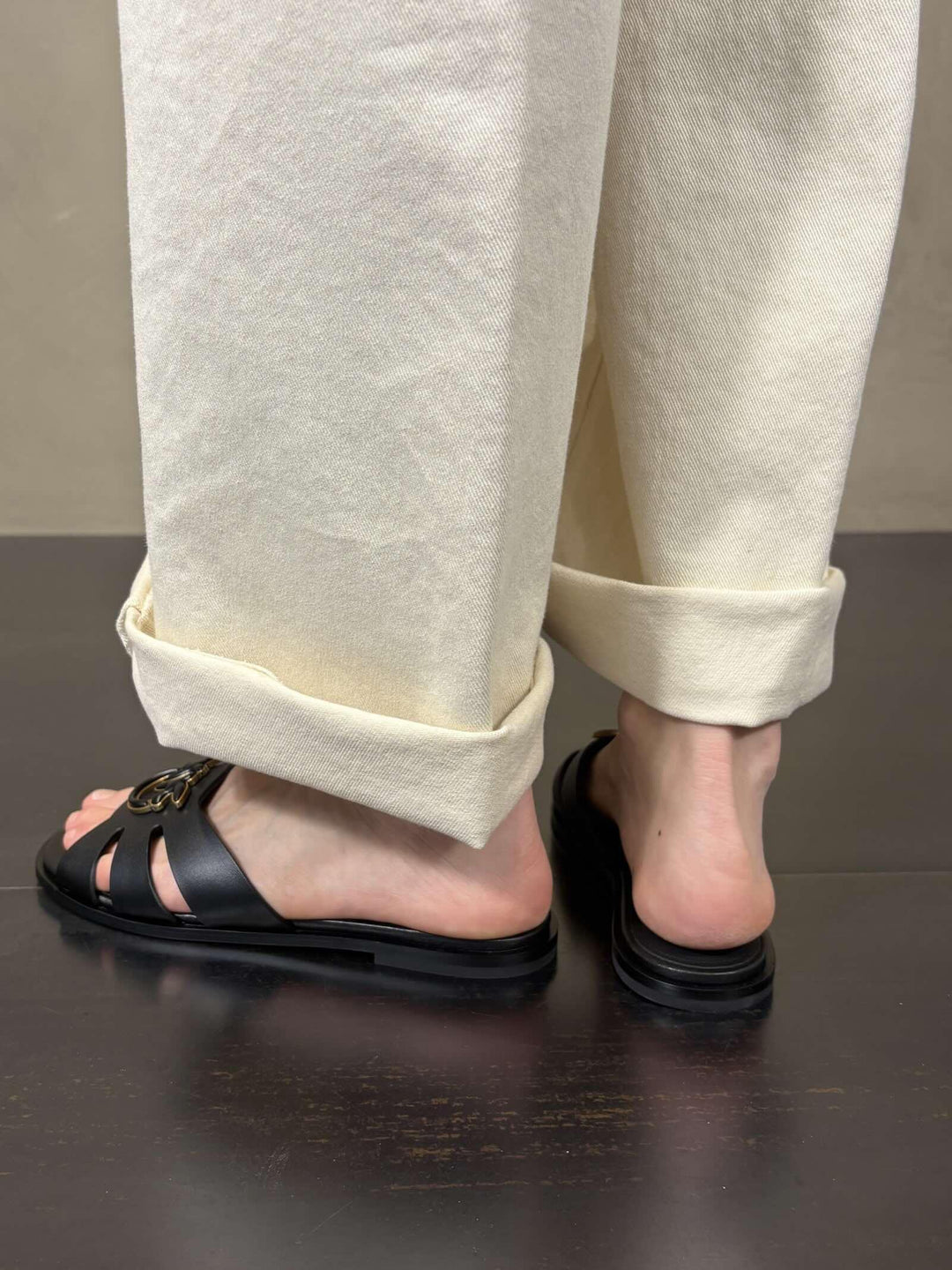 ciabatta in pelle nera con logo oro MILLY 04Z99 PINKO