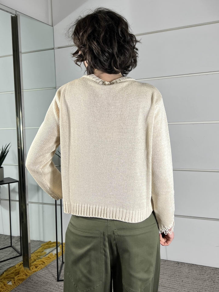 maglia paricollo burro con dettaglio lavorazione nella manica D90167BURRO TENSIONE IN