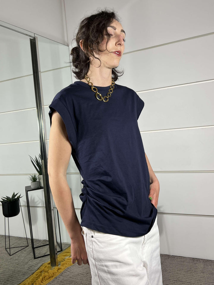 t-shirt smanicata con arricciatura a lato blu 12111BLU SUSY MIX