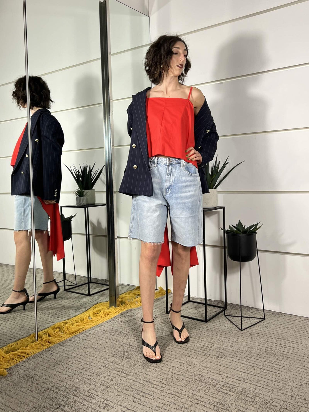 top on cotone con spallina e strascico nel retro rosso T50142ATROSSO TENSIONE IN